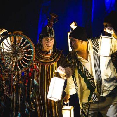 2025 11 28 liska s duhovymi ocami