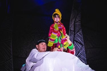 2025 11 28 liska s duhovymi ocami