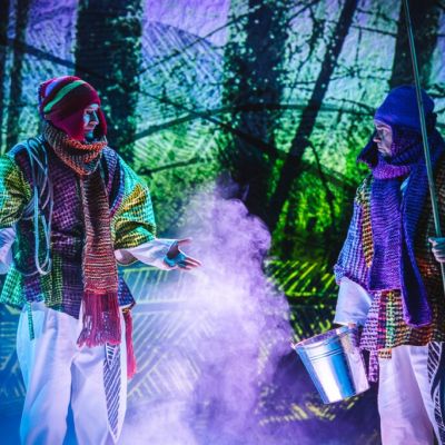 2025 11 28 liska s duhovymi ocami