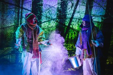 2025 11 28 liska s duhovymi ocami